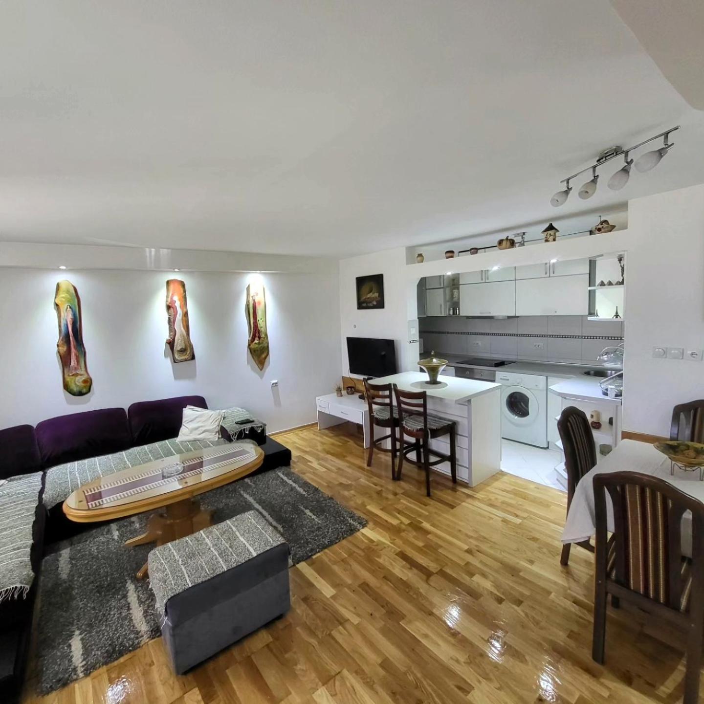 Apartment Center Zoric *